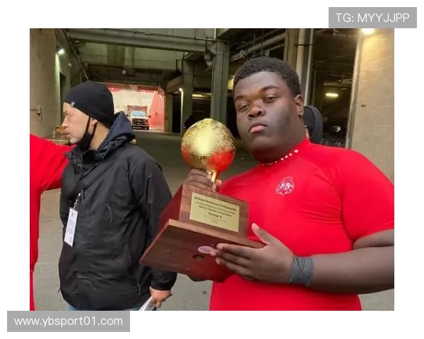 420斤美籍小伙爆红速度惊人有望成为NFL史上最重潜力新星